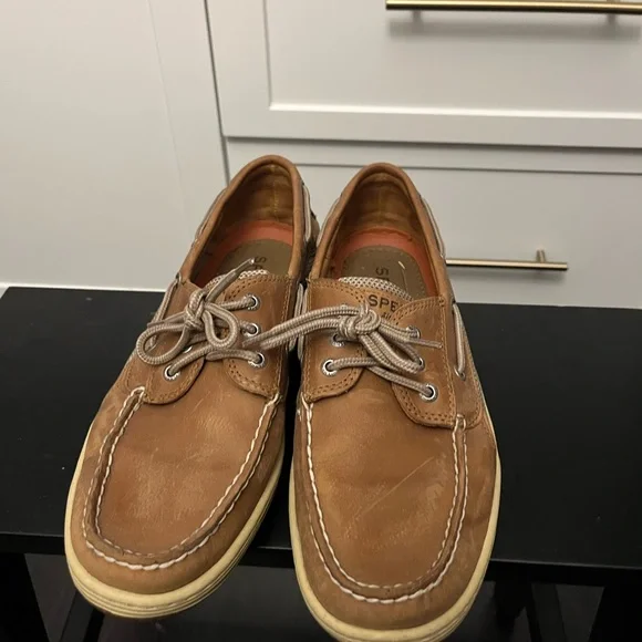 Sperry Tan Boat Shoes with Moccasin Construction and Non-Marking Soles - Picture 4 of 5